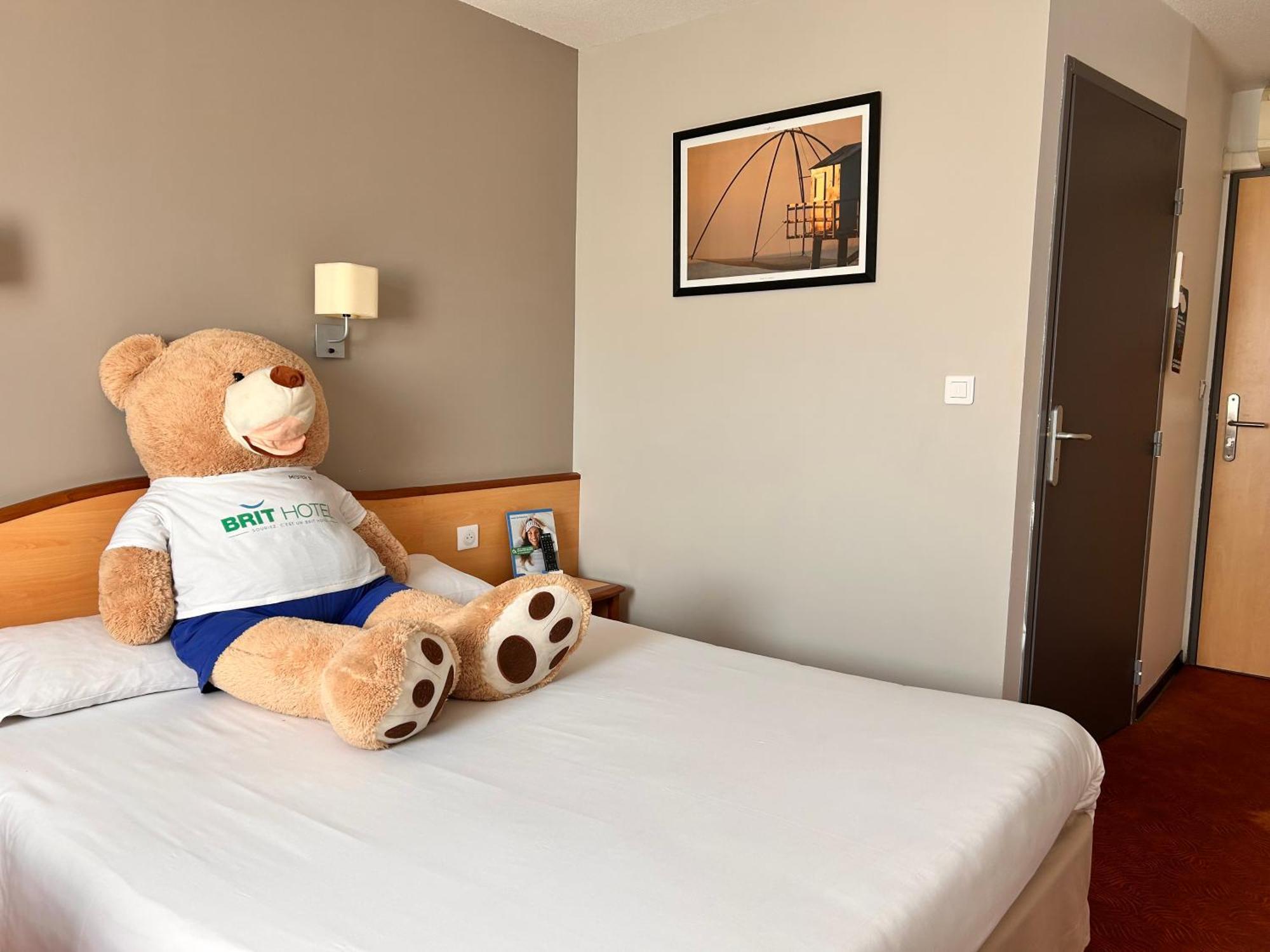 Brit Hotel Confort Montauban Exterior foto